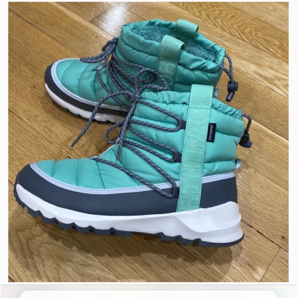 NWT The North Face Womens Thermoball Lace up Waterproof boots